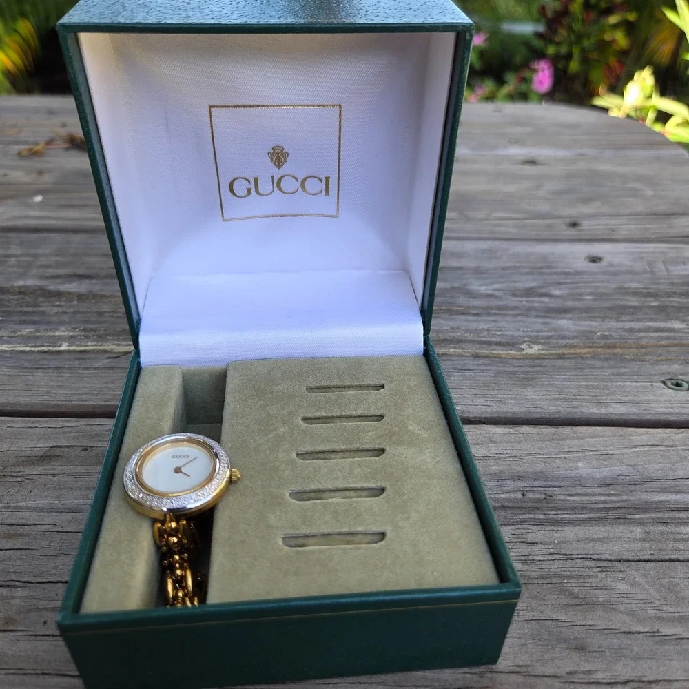 Gucci 1200 Diamond Cut Gold Tone Wrist Vintage Womens Watch Box & New Battery